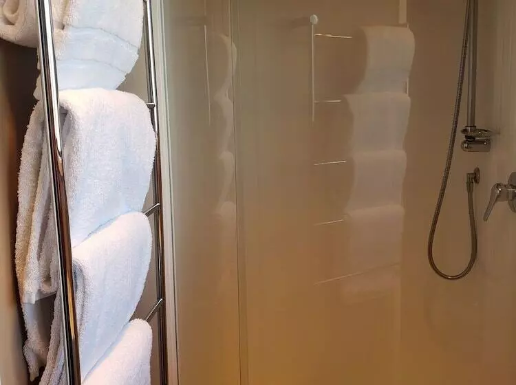 모텔 Canoe Safaris Lodge