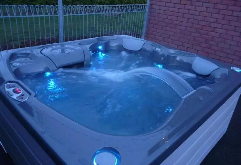 모텔 Canoe Safaris Lodge