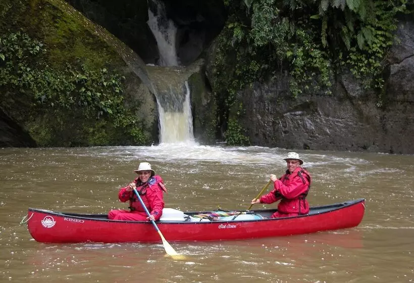 모텔 Canoe Safaris Lodge