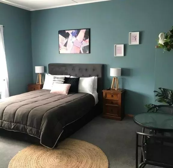 Pansiyon Admirals Lodge