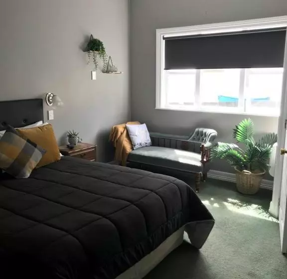 Pansiyon Admirals Lodge