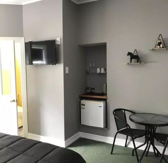 Pansiyon Admirals Lodge