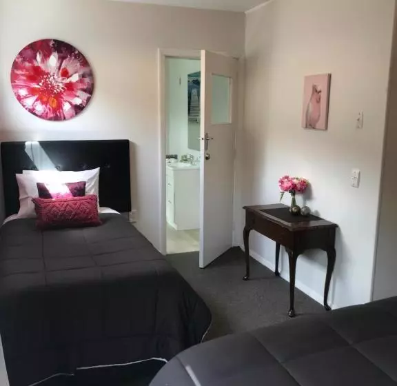 Pansiyon Admirals Lodge