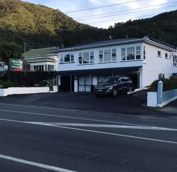 Pansiyon Admirals Lodge