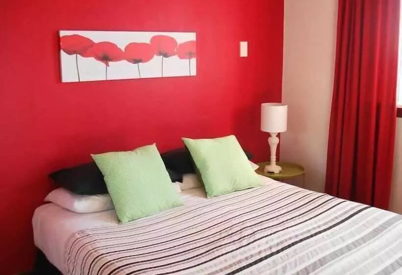 پانسیون Ducks & Drakes Boutique Motel & Backpackers