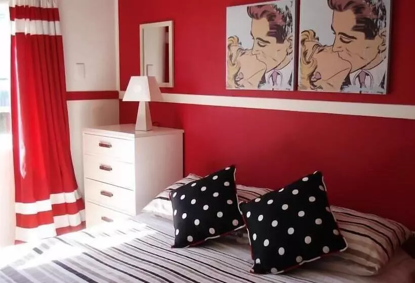 پانسیون Ducks & Drakes Boutique Motel & Backpackers