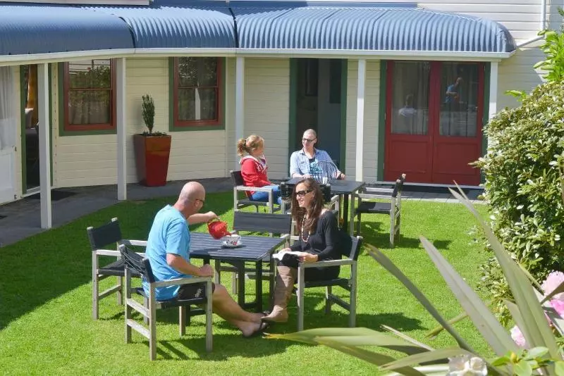 پانسیون Ducks & Drakes Boutique Motel & Backpackers