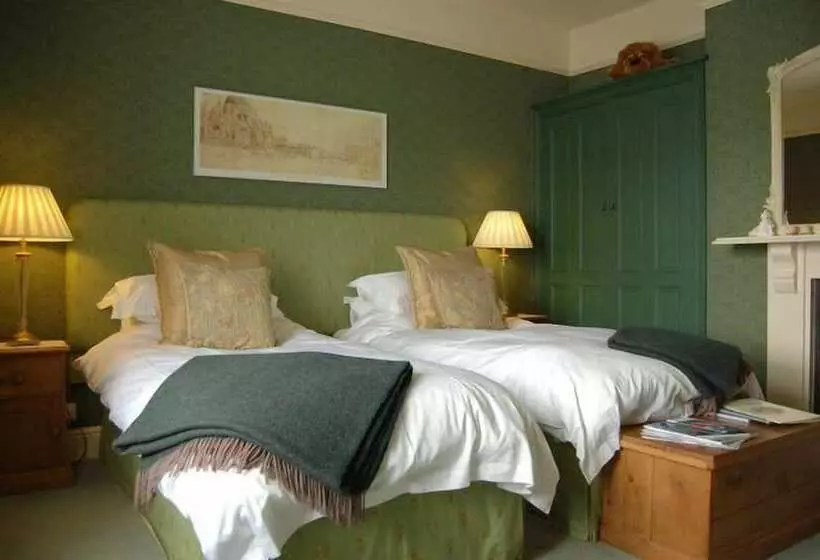 بنسيون The Old Vicarage Dolfor