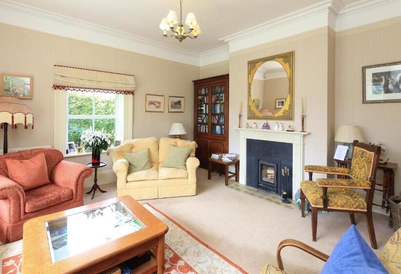 פנסיון The Old Vicarage Dolfor