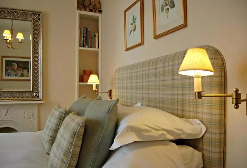 بنسيون The Old Vicarage Dolfor