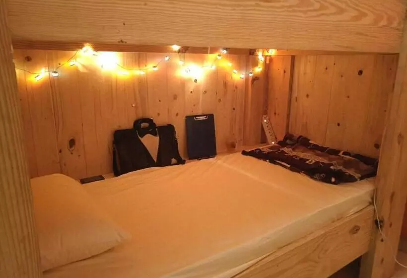 Pensão Wtf My House