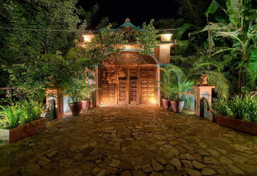 مبيت وإفطار Dcanal House