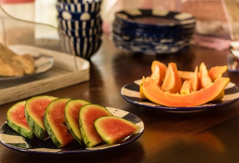 مبيت وإفطار Dcanal House