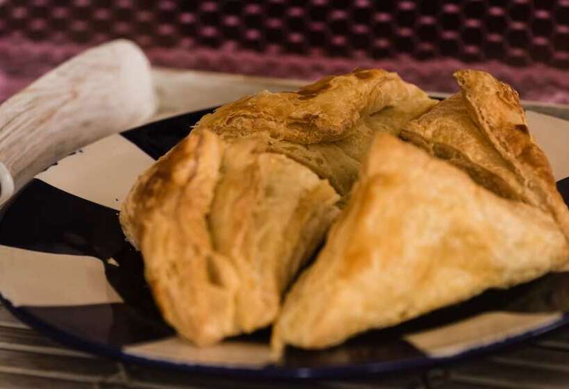 مبيت وإفطار Dcanal House