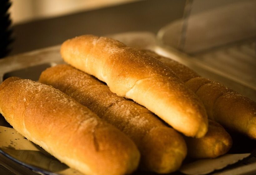 مبيت وإفطار Dcanal House