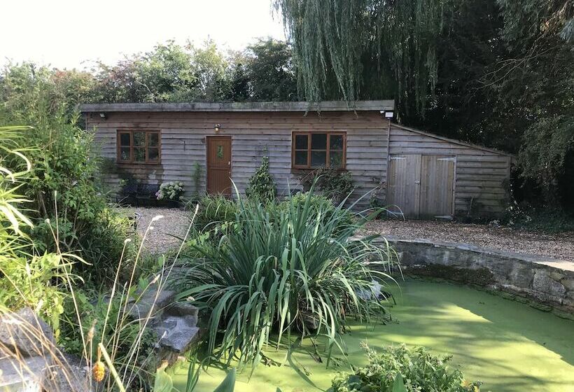 Cosy South Gloucestershire Cabin Retreat