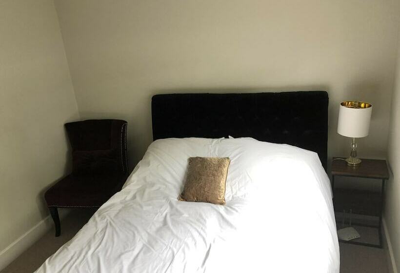 Cosy South Gloucestershire Cabin Retreat