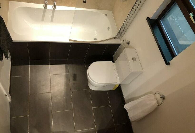 Cosy South Gloucestershire Cabin Retreat