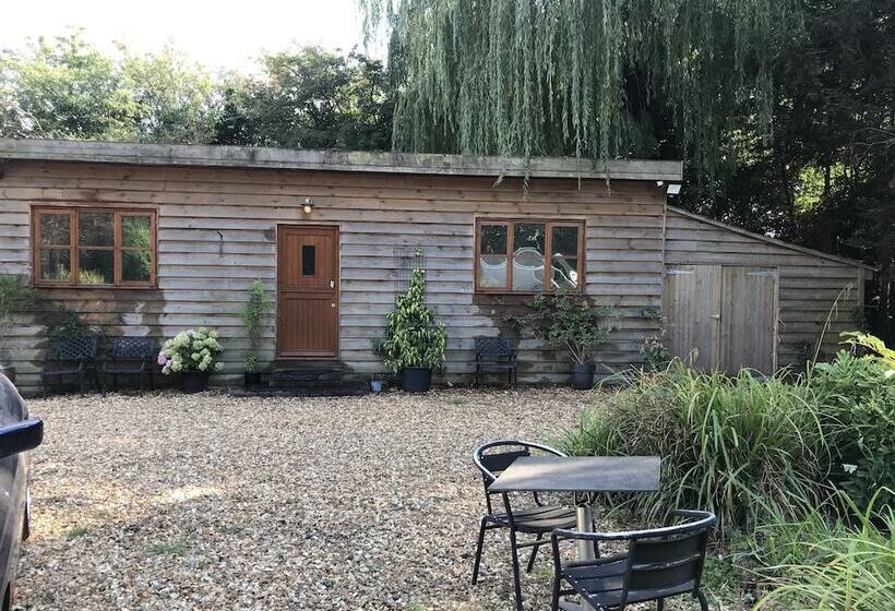 Cosy South Gloucestershire Cabin Retreat