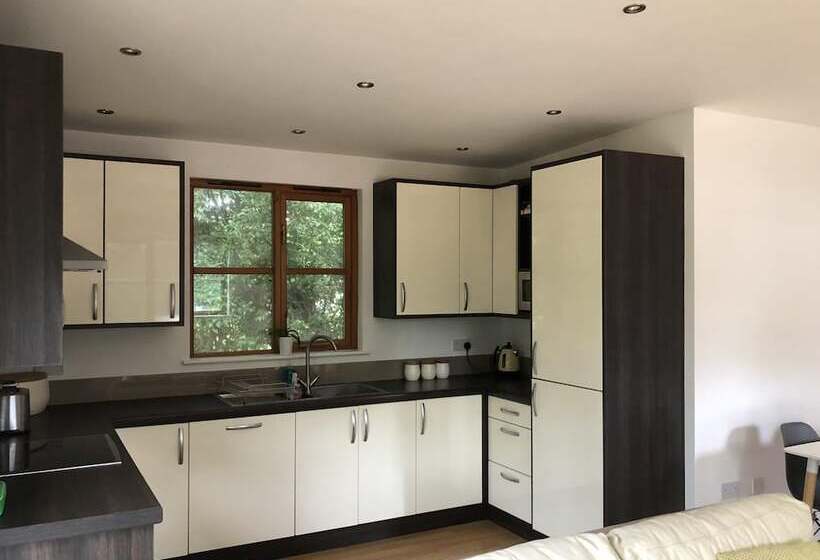 Cosy South Gloucestershire Cabin Retreat