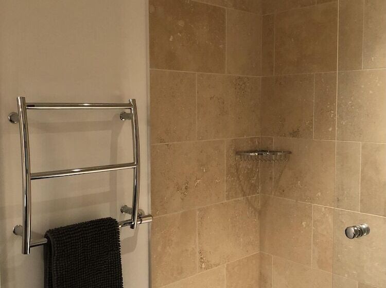 Cosy South Gloucestershire Cabin Retreat