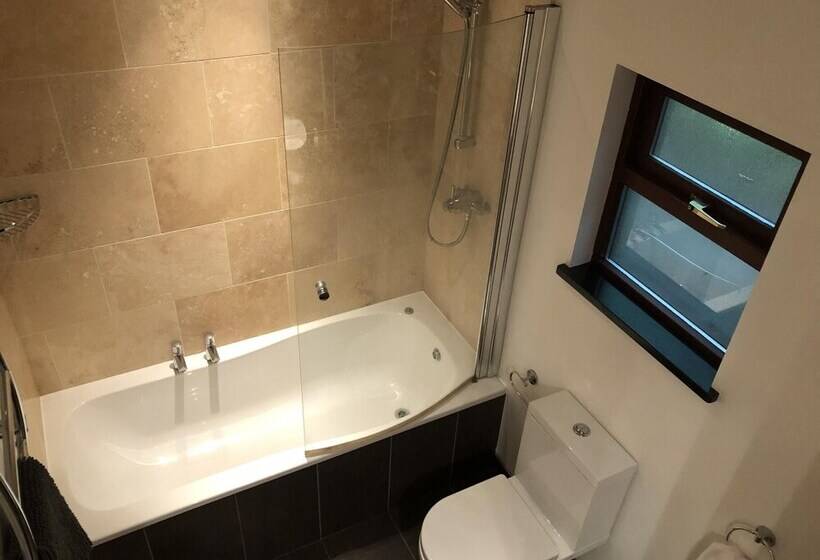 Cosy South Gloucestershire Cabin Retreat