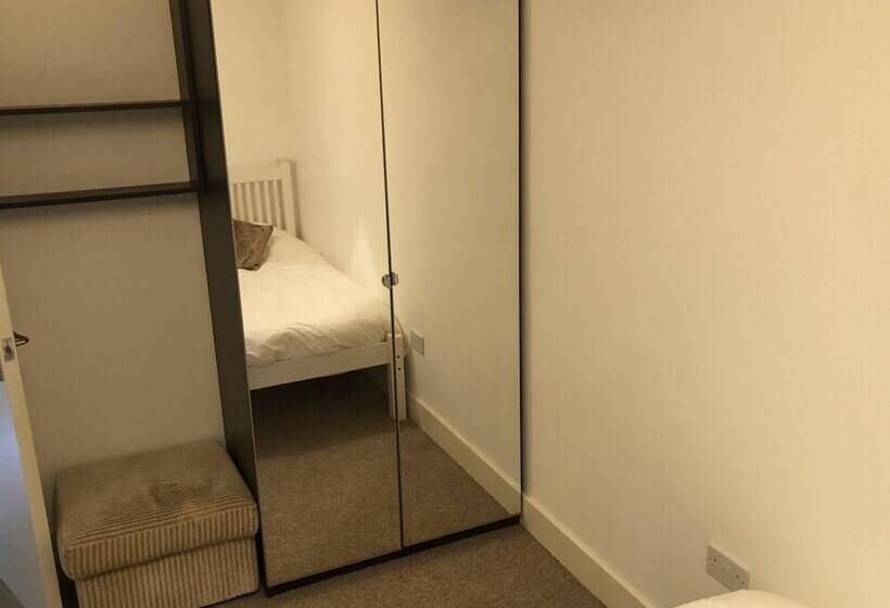 Cosy South Gloucestershire Cabin Retreat