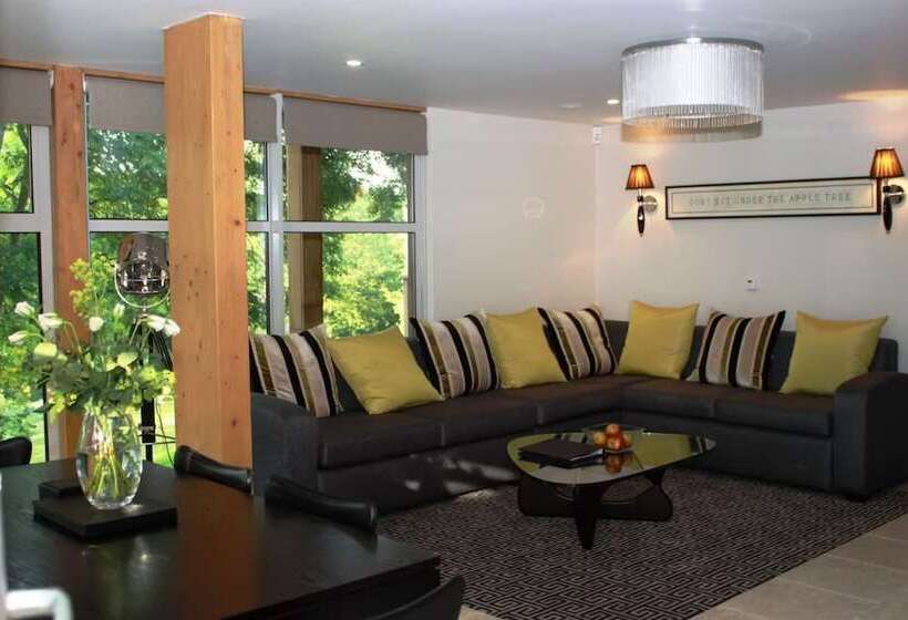 בית מלון כפרי Apple Tree Lodges