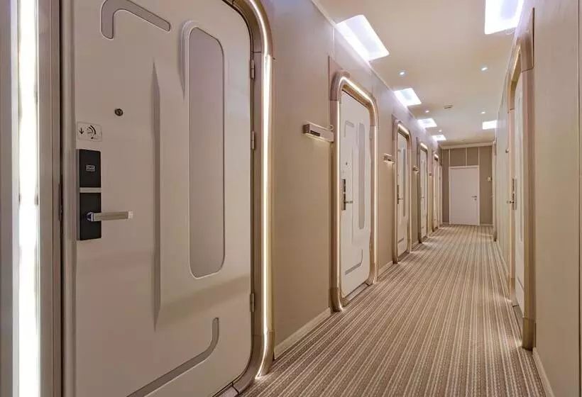 هتل Caps Lock Future