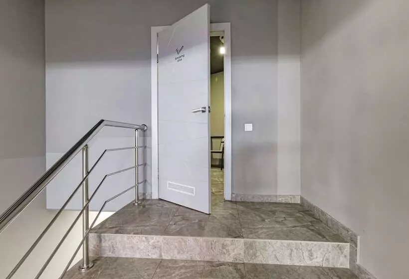 هتل Caps Lock Future