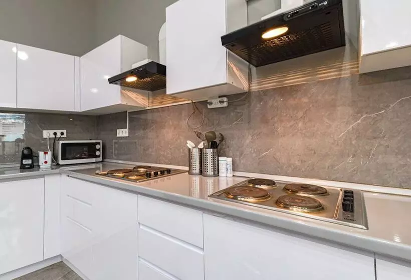 هتل Caps Lock Future