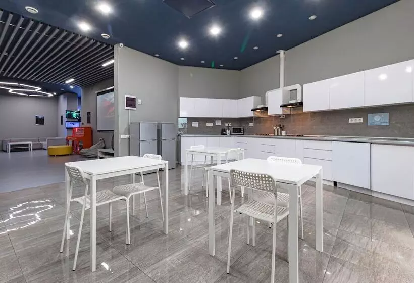 هتل Caps Lock Future