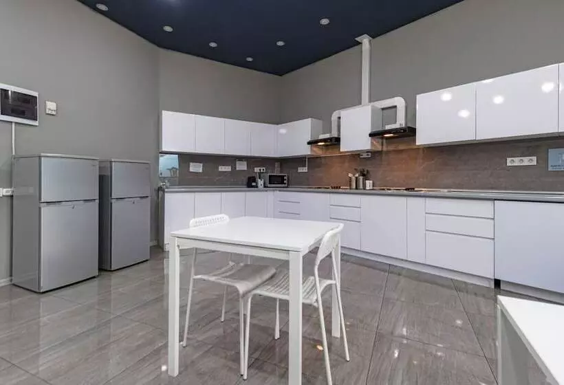 هتل Caps Lock Future