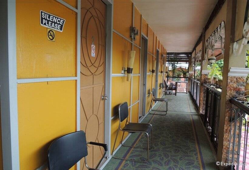 בית מלון כפרי Flory S Inn