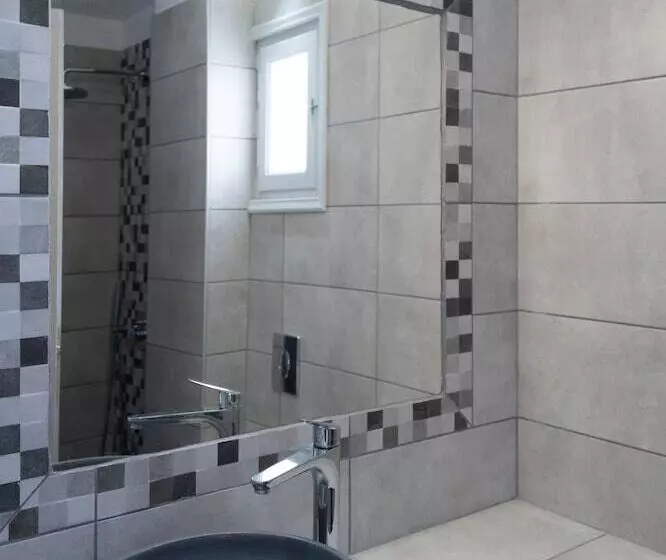 Hotelli White Lily Suites & Lofts   Adults Only 16 Plus