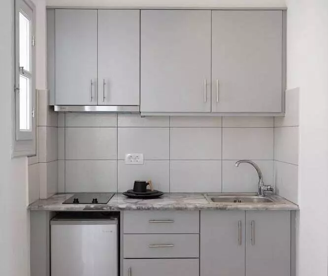 Hotelli White Lily Suites & Lofts   Adults Only 16 Plus