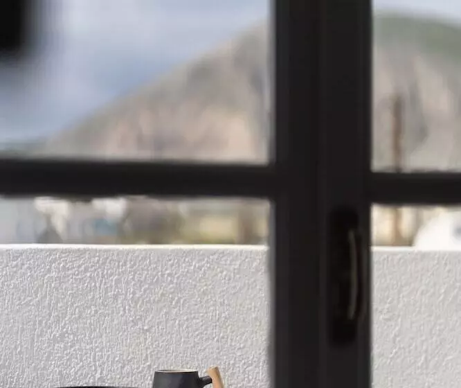 Hotelli White Lily Suites & Lofts   Adults Only 16 Plus