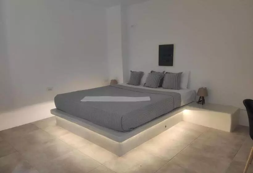 Hotelli White Lily Suites & Lofts   Adults Only 16 Plus