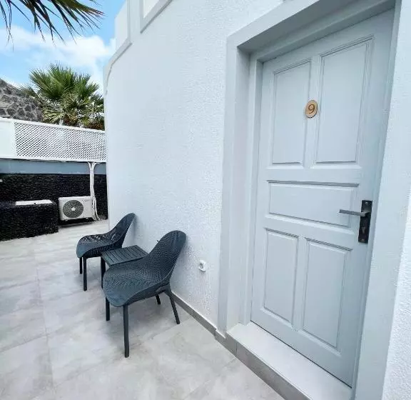 Hotelli White Lily Suites & Lofts   Adults Only 16 Plus