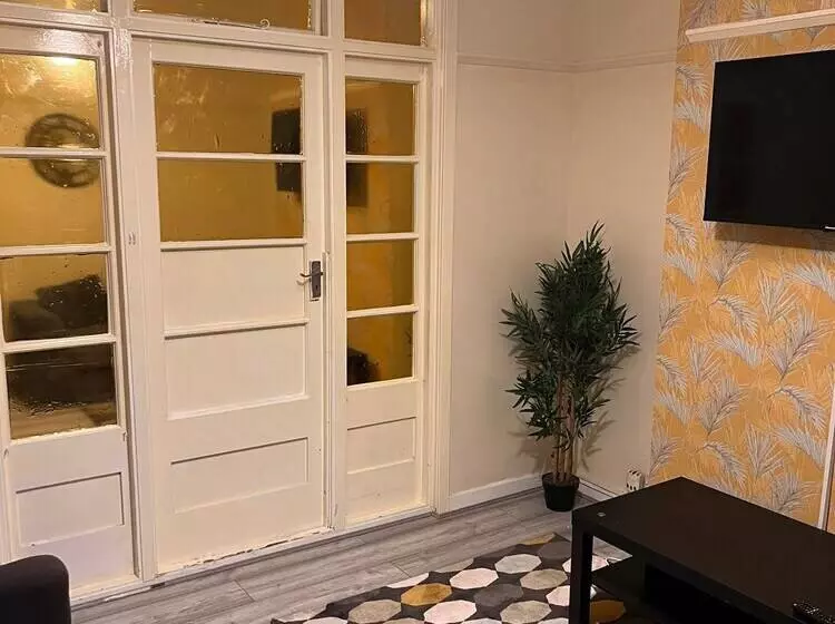 Residenssi Budget 5 Bed Apartment In Barking