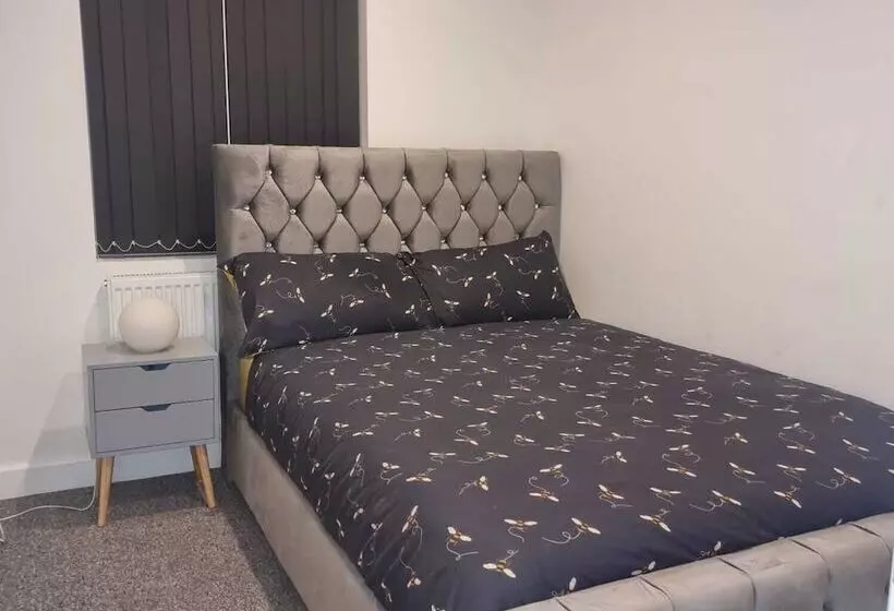 Residenssi Charming 4 Bed House In Enfield North London