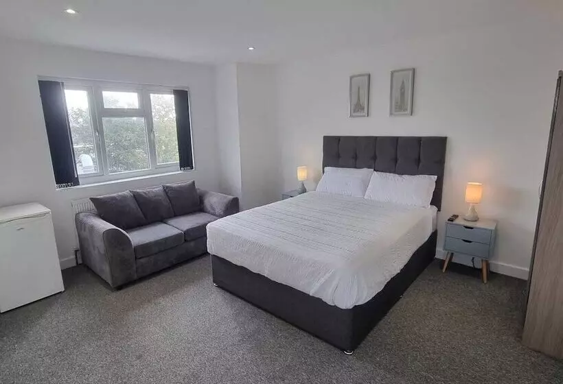 Residenssi Charming 4 Bed House In Enfield North London