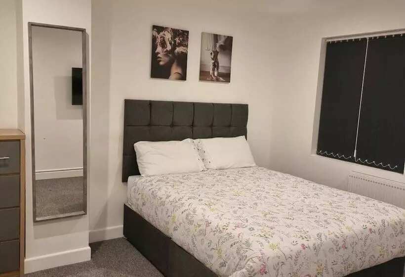 Residenssi Charming 4 Bed House In Enfield North London