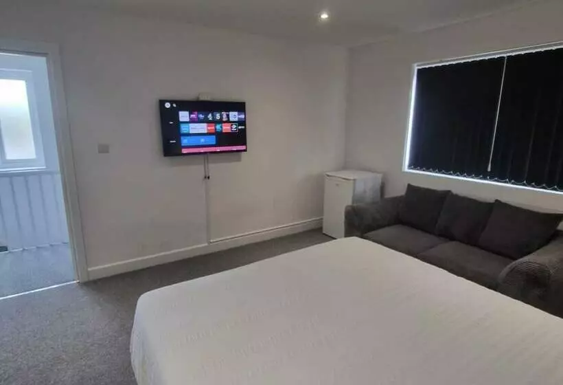 Residenssi Charming 4 Bed House In Enfield North London