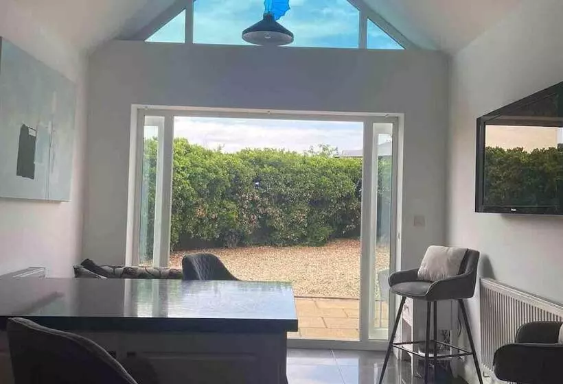 レジデンス Pet Friendly, Unique 4 Bed Bungalow In Porthcawl
