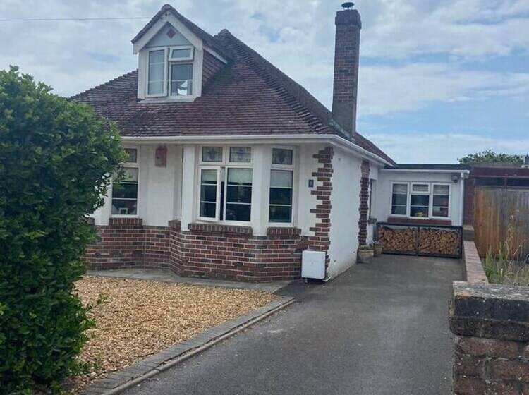 Residens Pet Friendly, Unique 4 Bed Bungalow In Porthcawl