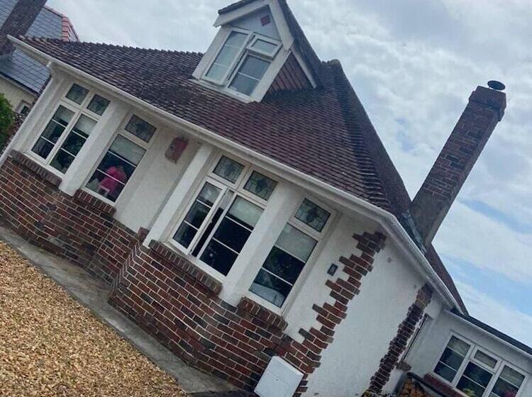 Residens Pet Friendly, Unique 4 Bed Bungalow In Porthcawl