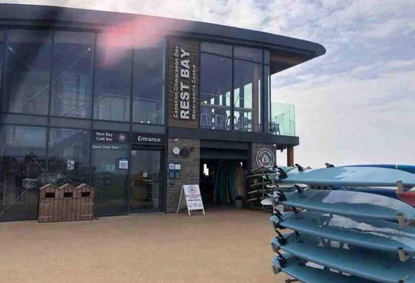 Residens Pet Friendly, Unique 4 Bed Bungalow In Porthcawl