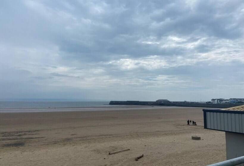 Residens Pet Friendly, Unique 4 Bed Bungalow In Porthcawl