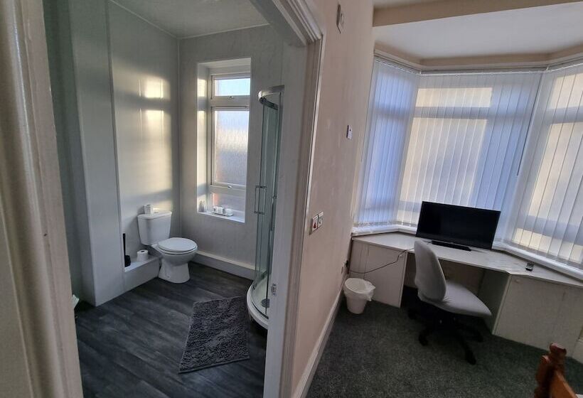 住所  Remarkable 3 Bed House In Wallsend